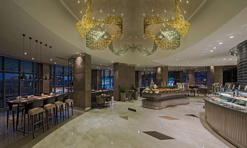 Hilton Istanbul Kozyatagi 5* суреті