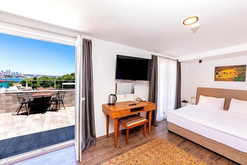 Фото Neda Hotel Istanbul (ex. Faros Hotel Sirkeci, Blu Hotel Istanbul, Blu Istanbul) 4*