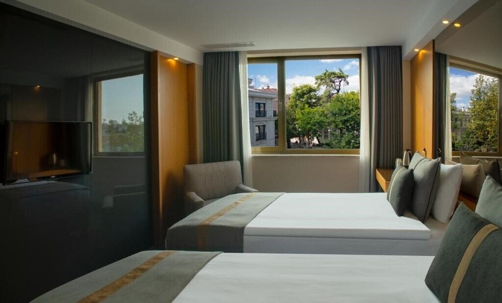 Отель Tan Hotel Class "S" 4*