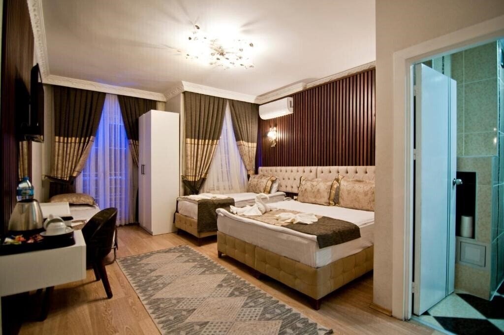 Broken Column Hotel 3* суреті