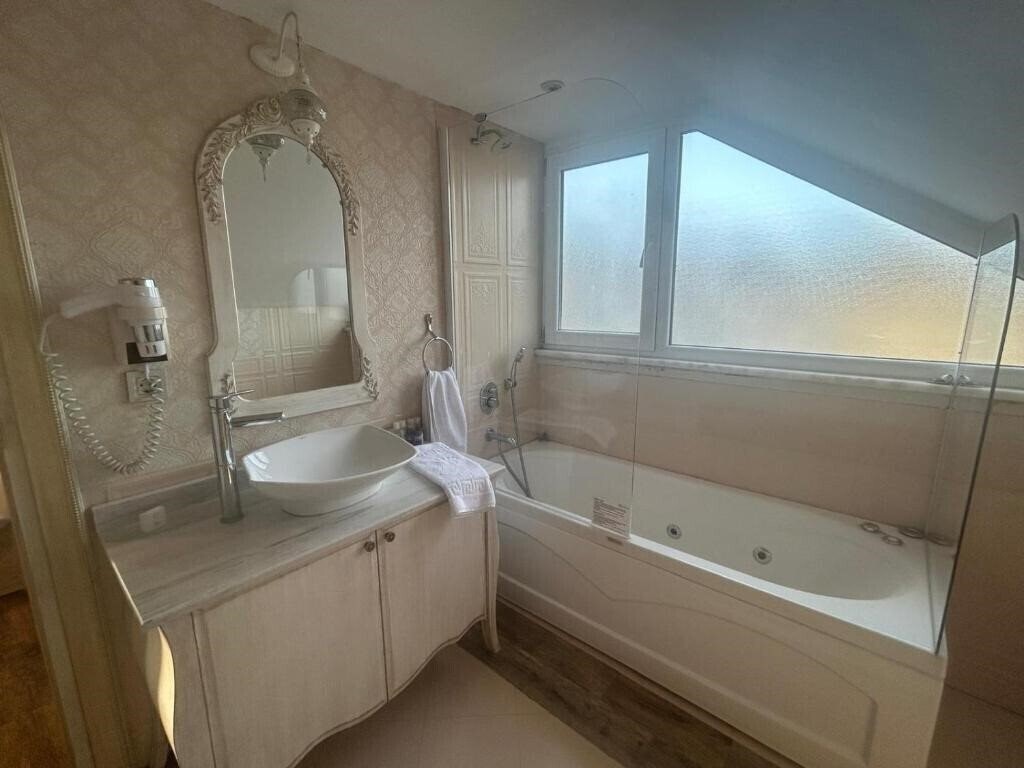 Elegance Asia Hotel 3* фотосуреті