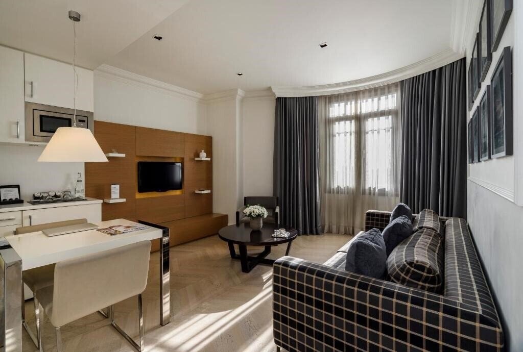 Фото Taksim 15 Suites 3*