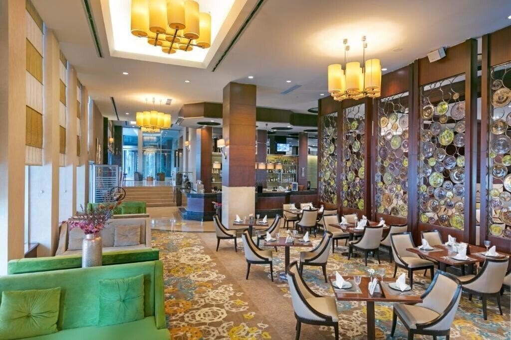 Titanic Business Bayrampasa 5* суреті