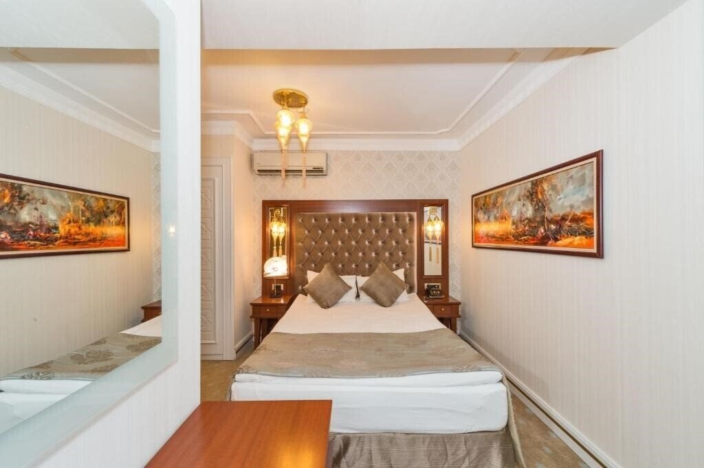Отель The Empress Theodora 3*