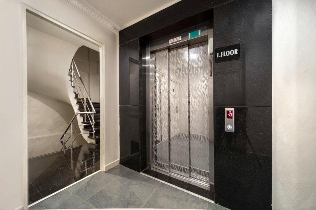 Deluxe Newport Hotel 3* фотосуреті