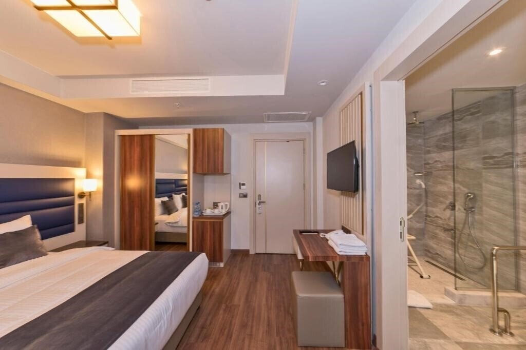 Фото Golden Royal Hotel 4*