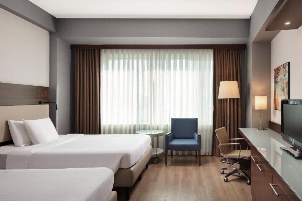 Courtyard Marriott Airport 4* суреті