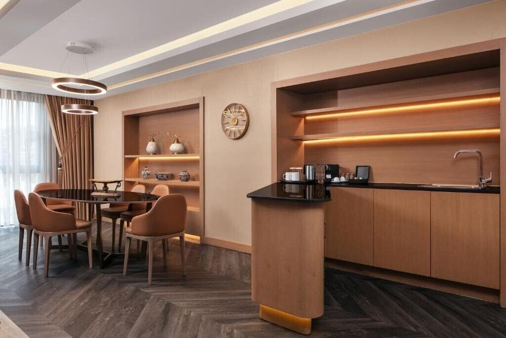 Titanic Downtown Beyoglu 5* суреті
