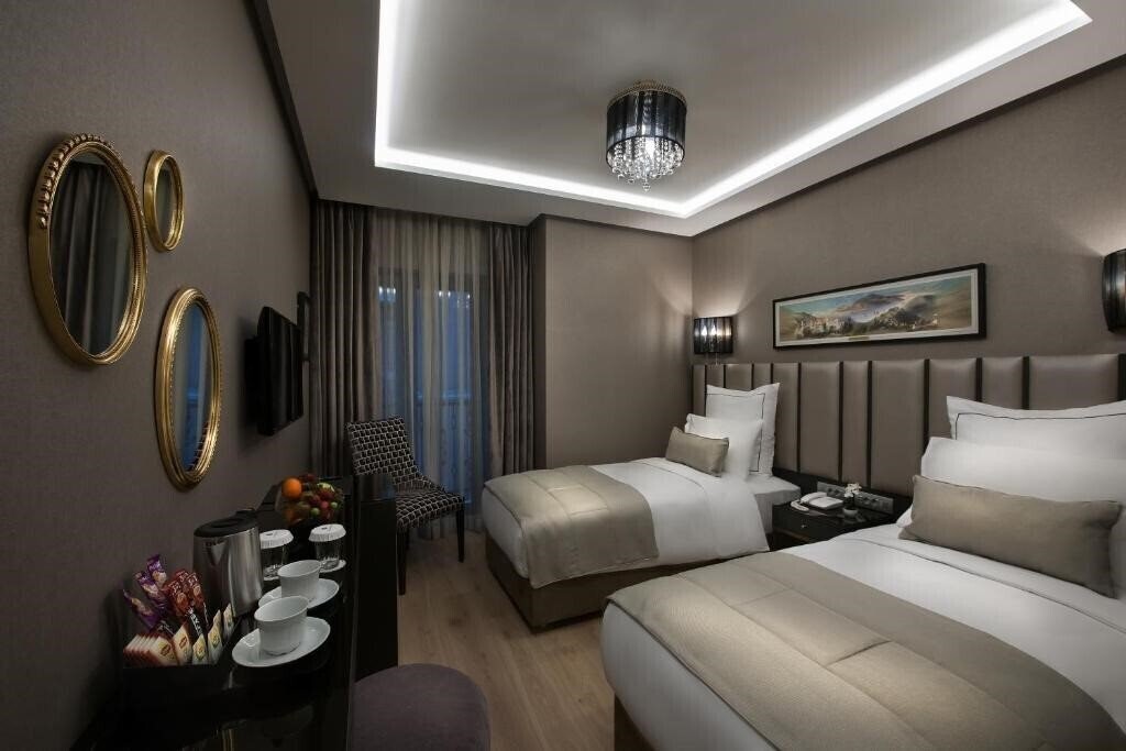 Отель Le Petit Palace Hotel 4*