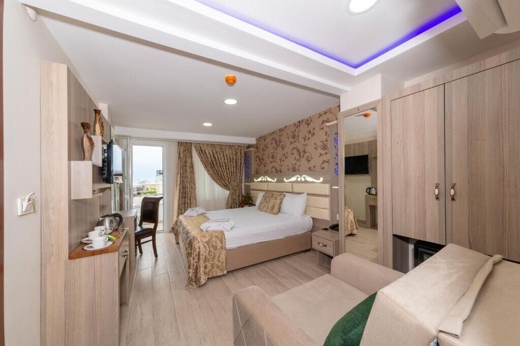 Отель Raimond Hotel 3*