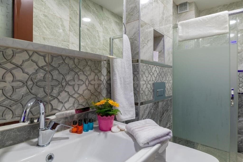 Фото Raimond Hotel (ex. Ciwan) 3*