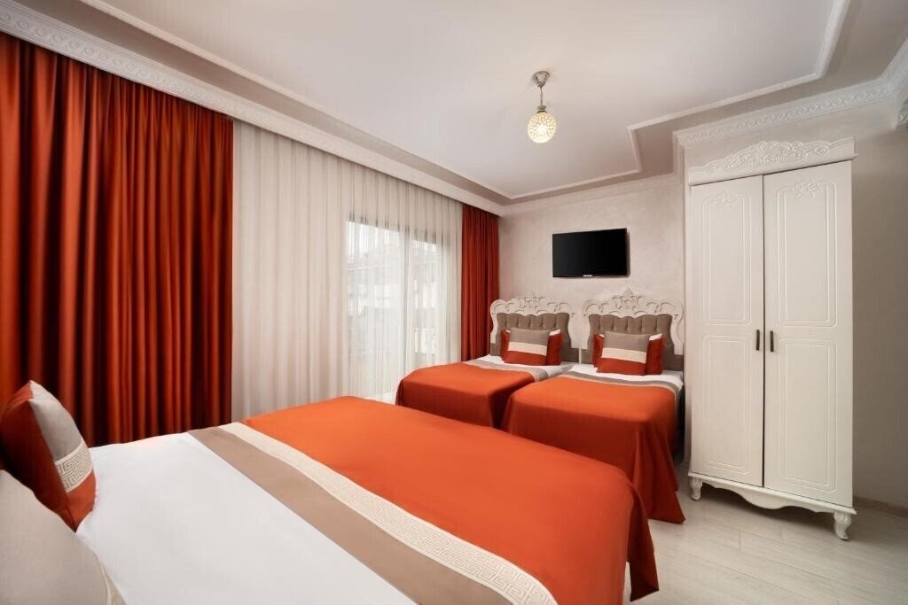 Фото Deluxe Newport Hotel Special Cat. 3*