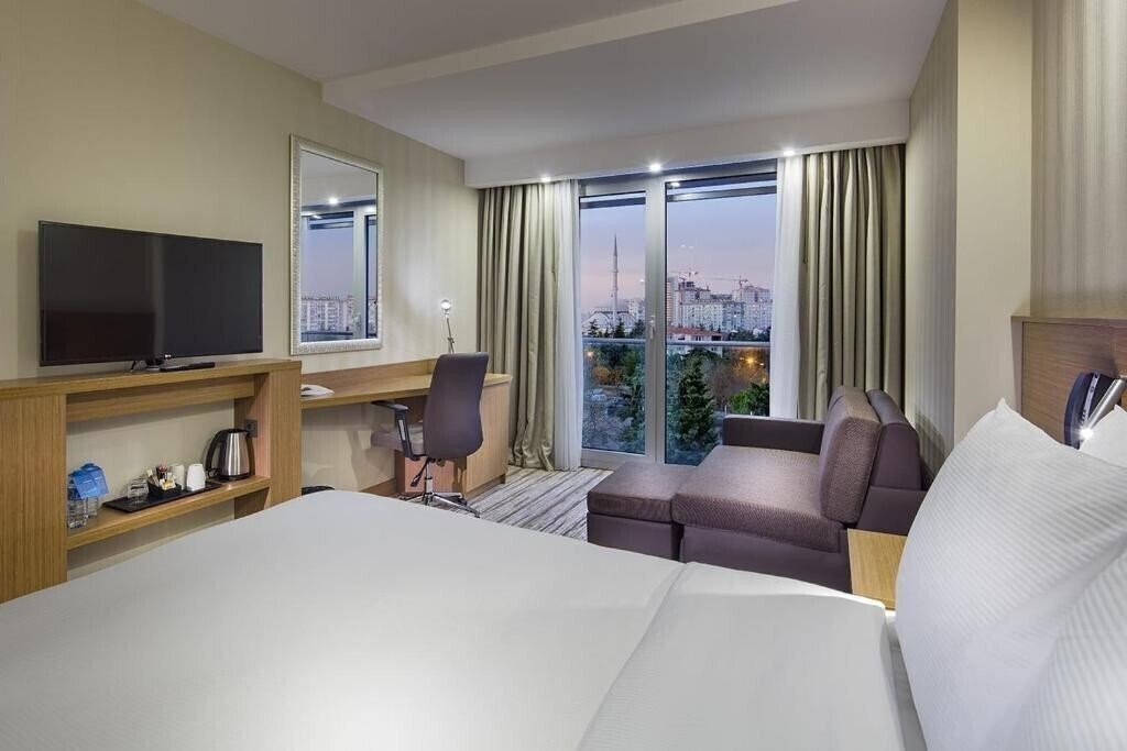 Картинка Hampton By Hilton Istanbul Atakoy 3*