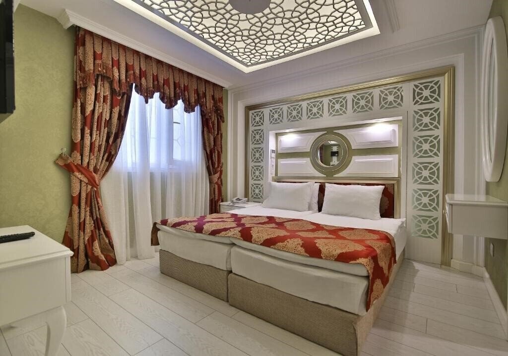 Фото Hotel Queens Land 4*