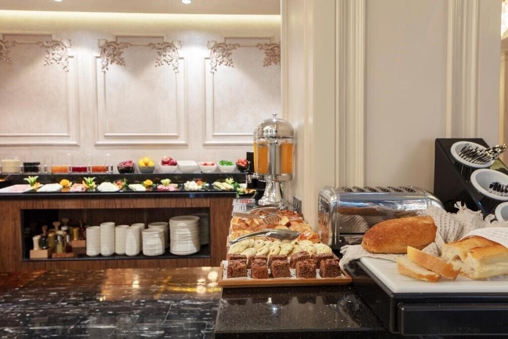 Фото Danis Hotel 4*