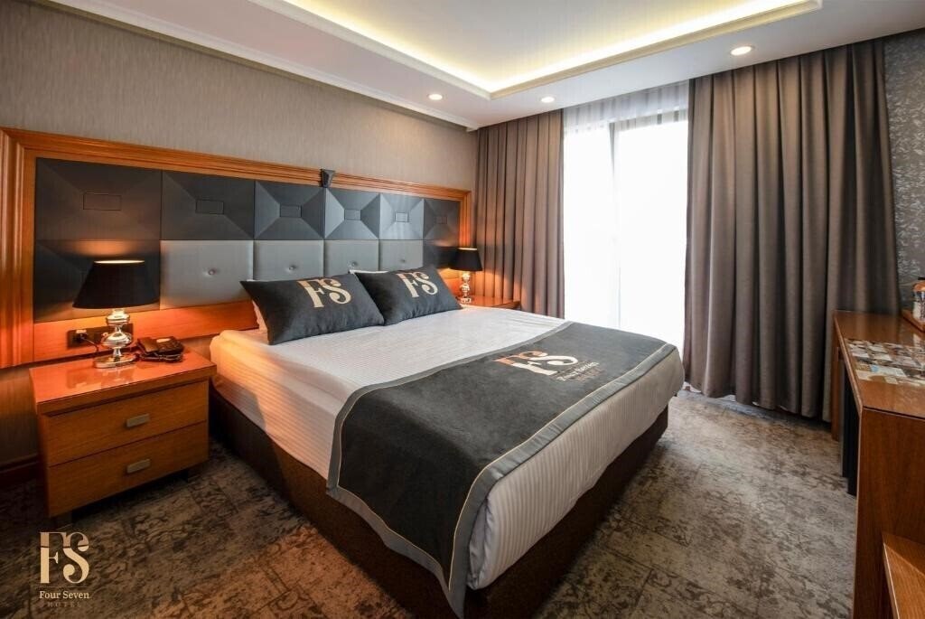 Фото Four Seven Hotel 3*