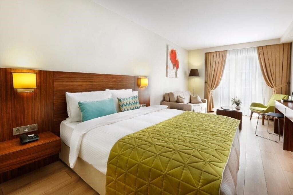 Отель The White Orient Hotel 4*