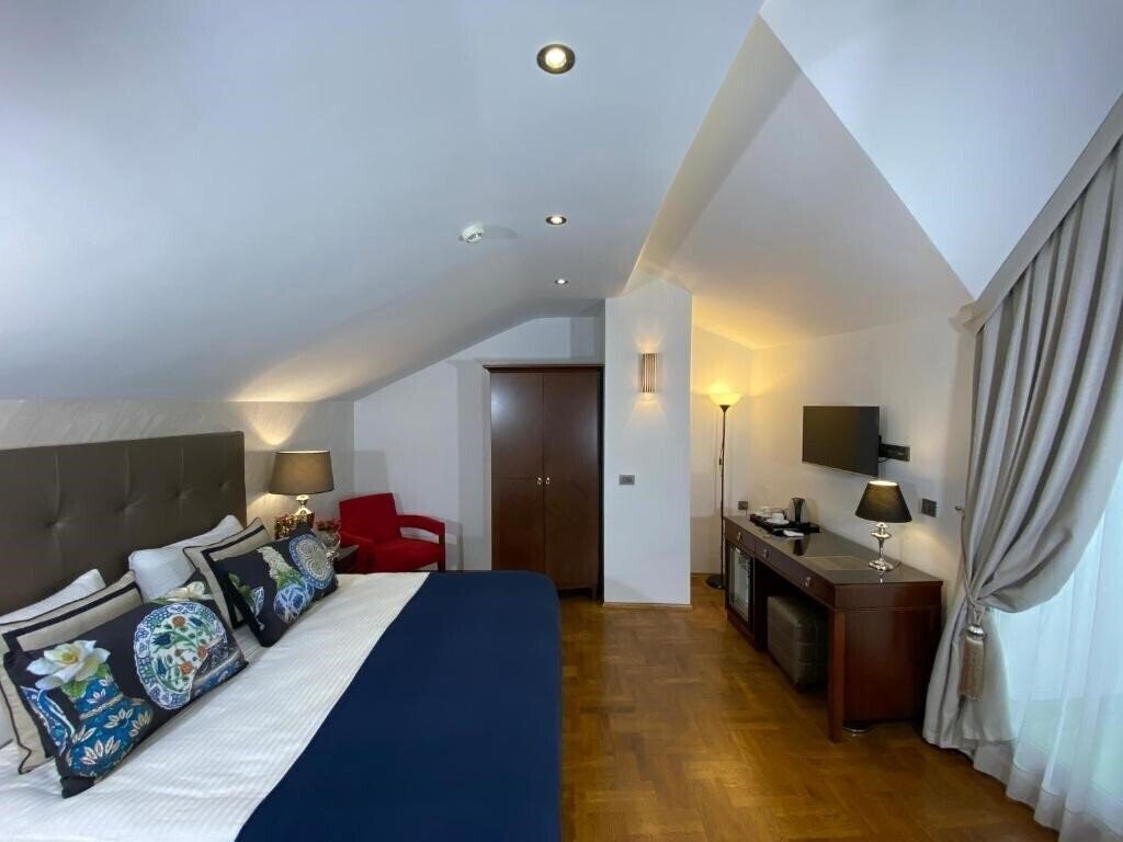 Отель Four Doors Hotel 3*