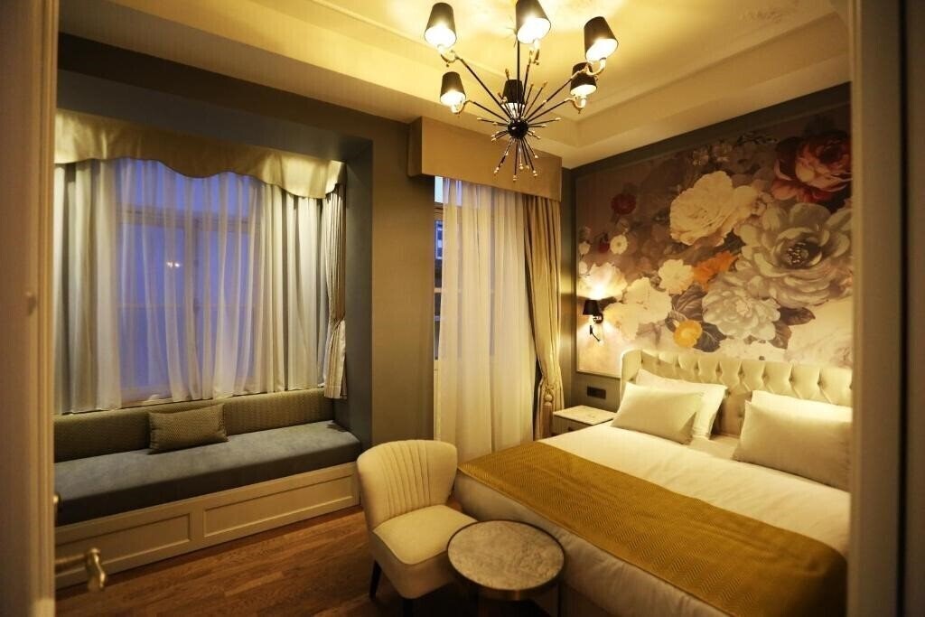 Фото Royal Tophane Hotel 3*