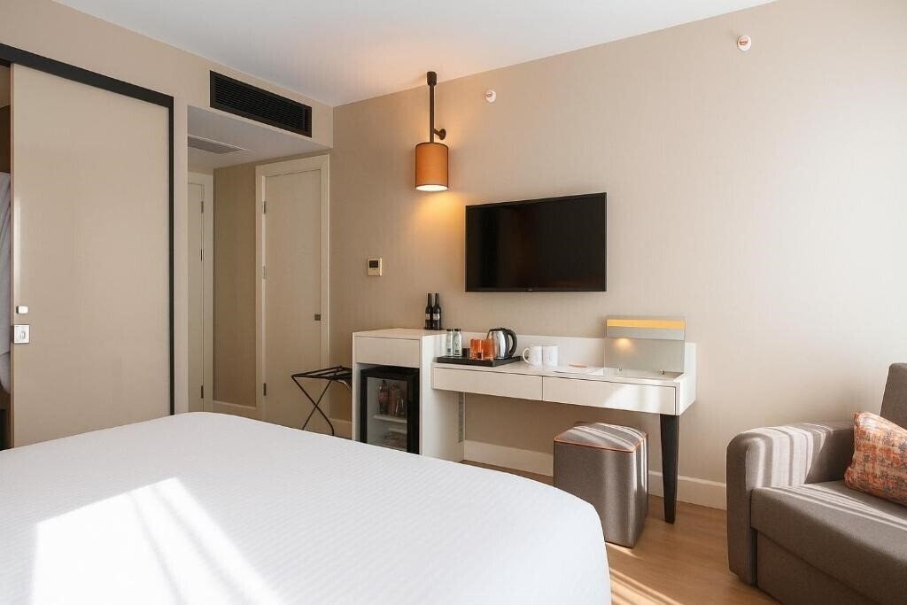 Отель Sparkle Hotel 3*