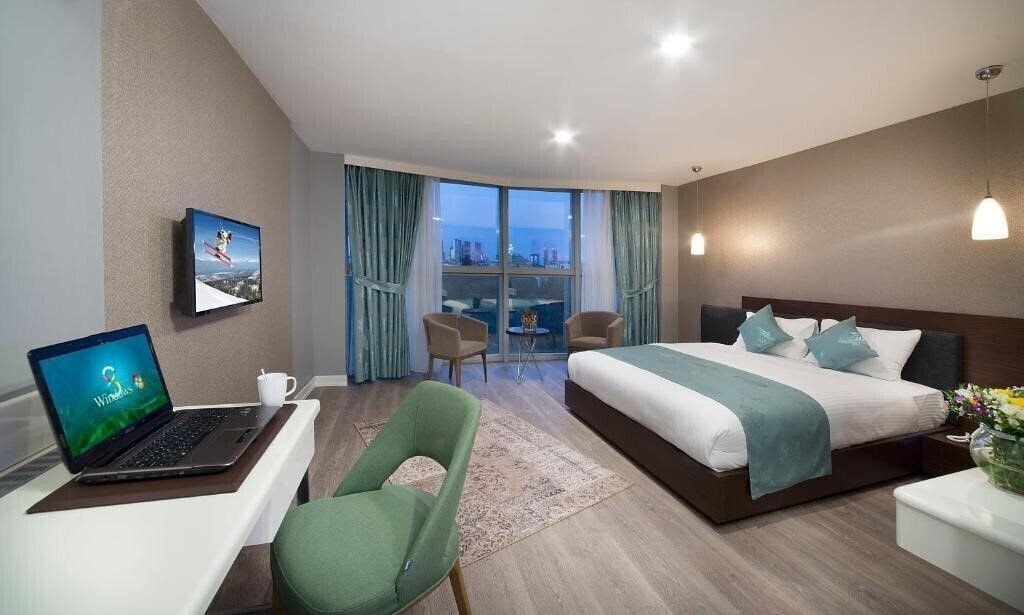 The Clock Suites 3* қонақ үйі