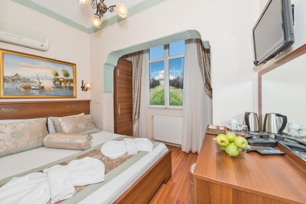 Отель Lamp Hotel 4*