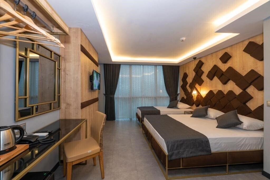 Фото Fly And Stay Airport Hotel 3*