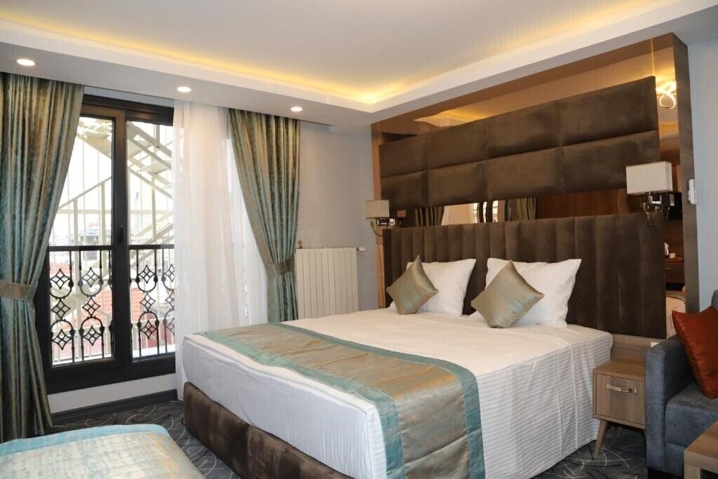 Отель Grand Kavi Hotel 3*