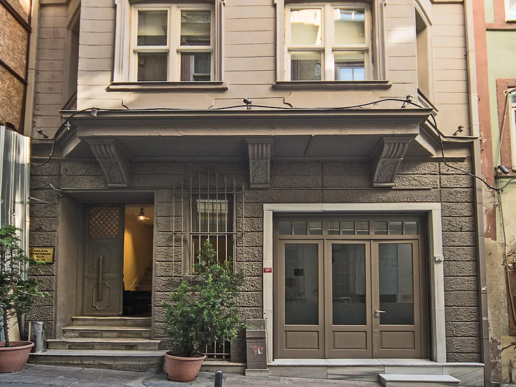 Galata Tower Suites by Mile Hotels (ex. Galata Tower VIP Apartment Suites) 3* қонақ үйі