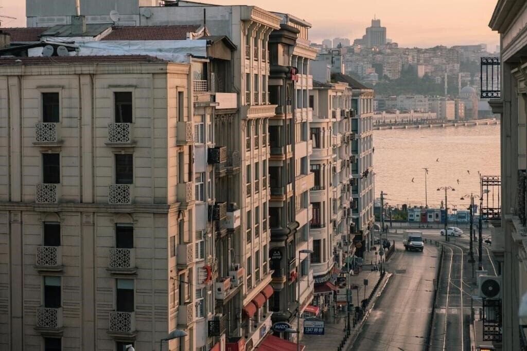 Изображение Felicity Hotel Istanbul (ex. Tarihi Isparta Palas) 3*