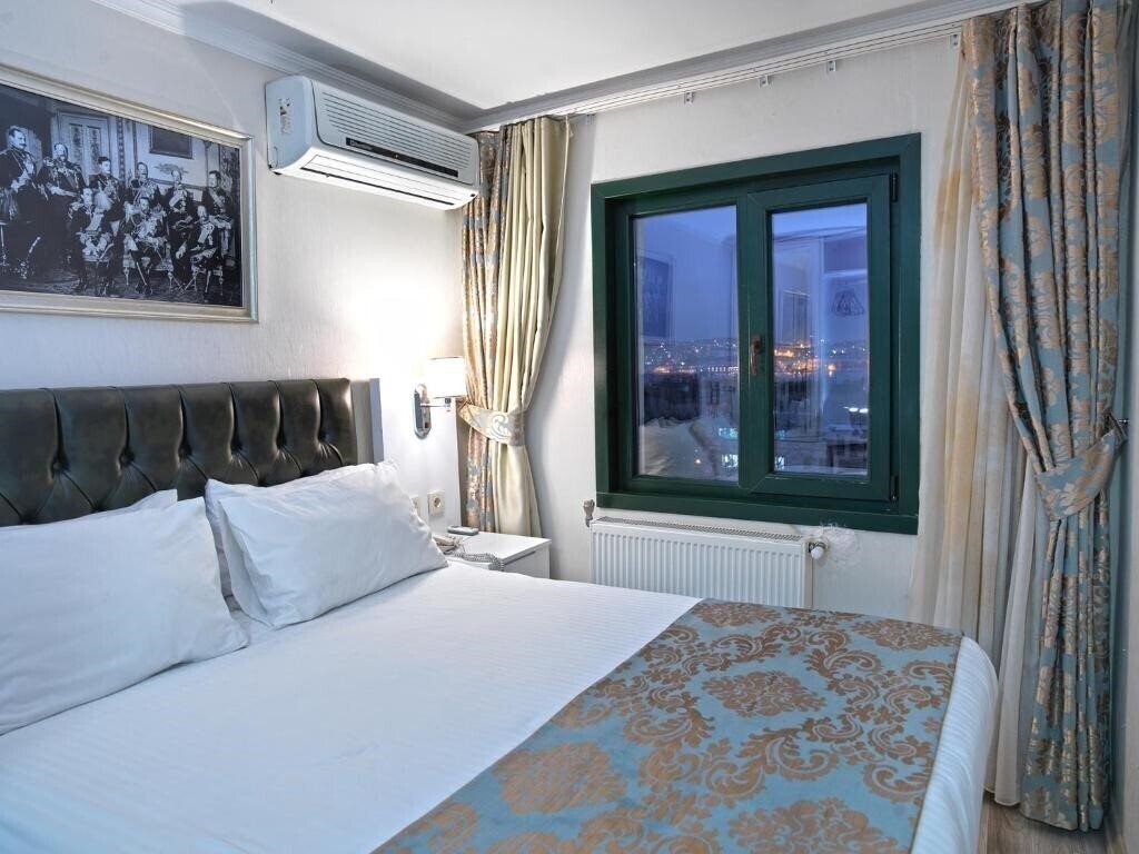 Фото Monarch Hotel 4*