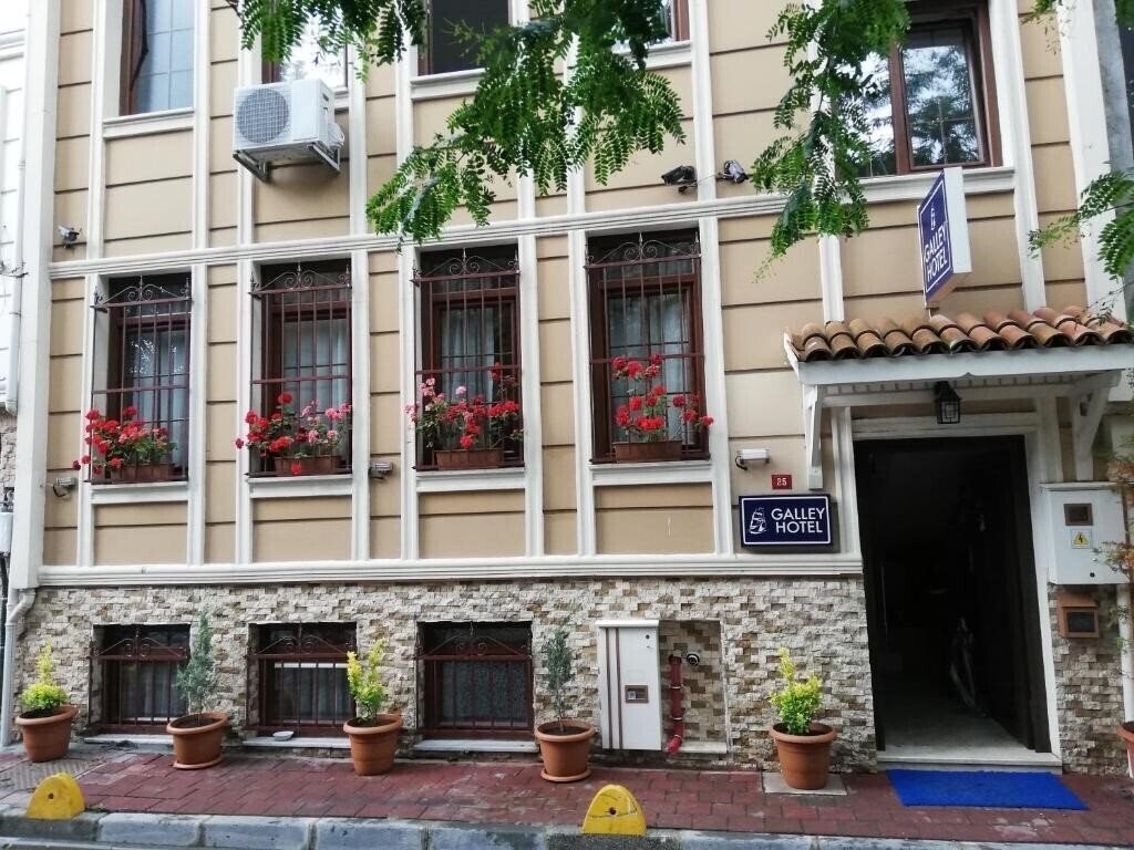 Отель Galley Hotel 3*