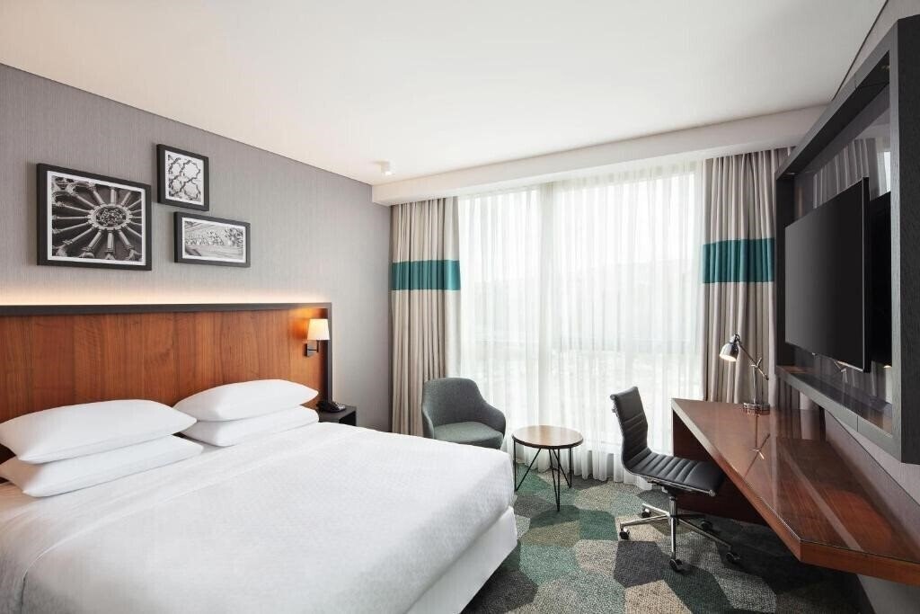 Отель Four Points By Sheraton Istanbul Kagithane 4*