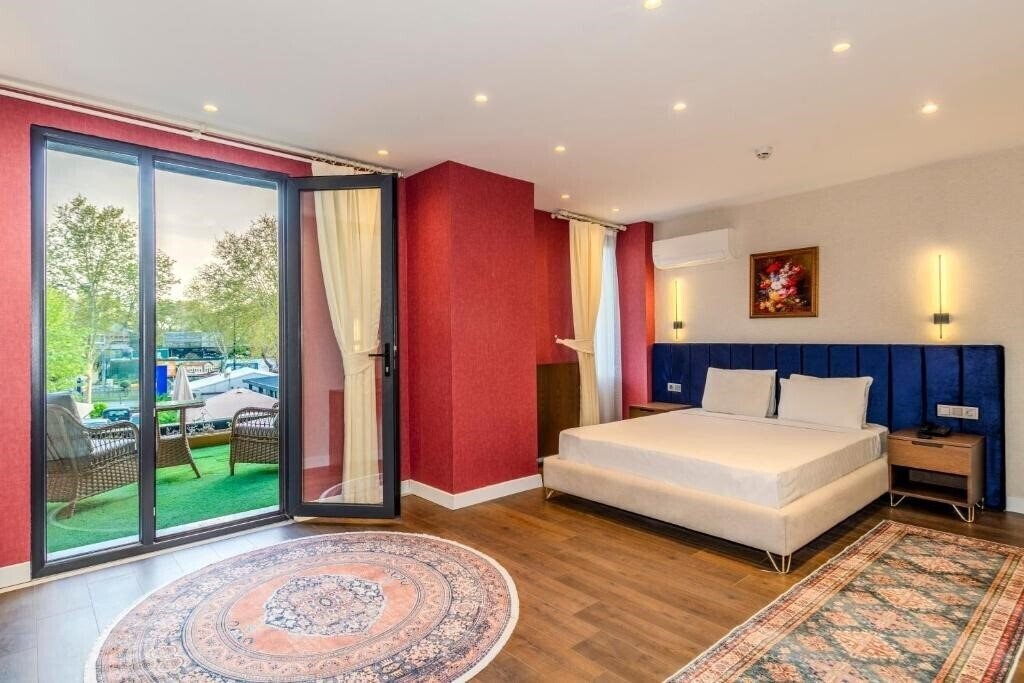 Отель Porta Romanos Hotel (ex. City Wall Hotel) 4*