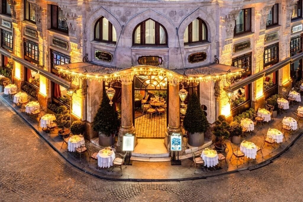 Отель Cronton Design Hotel 5*