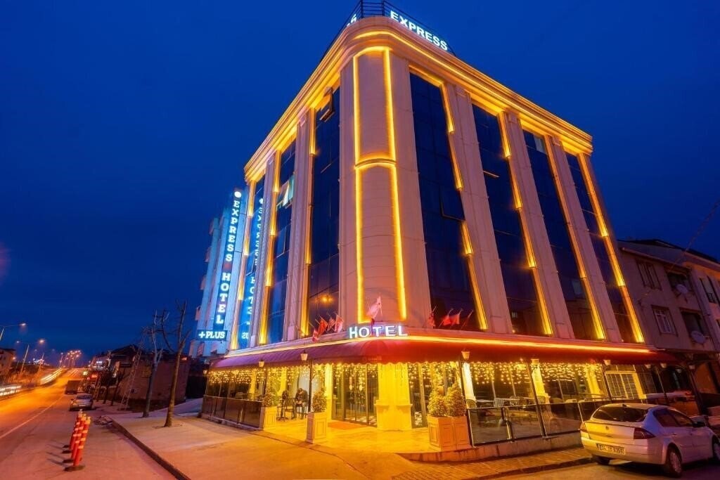 Отель Express Plus Hotel 3*