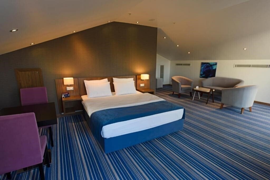 Фото Holiday Inn Express Istanbul Altunizade by IHG (ex. Holiday Inn Express Altunizade) 3*