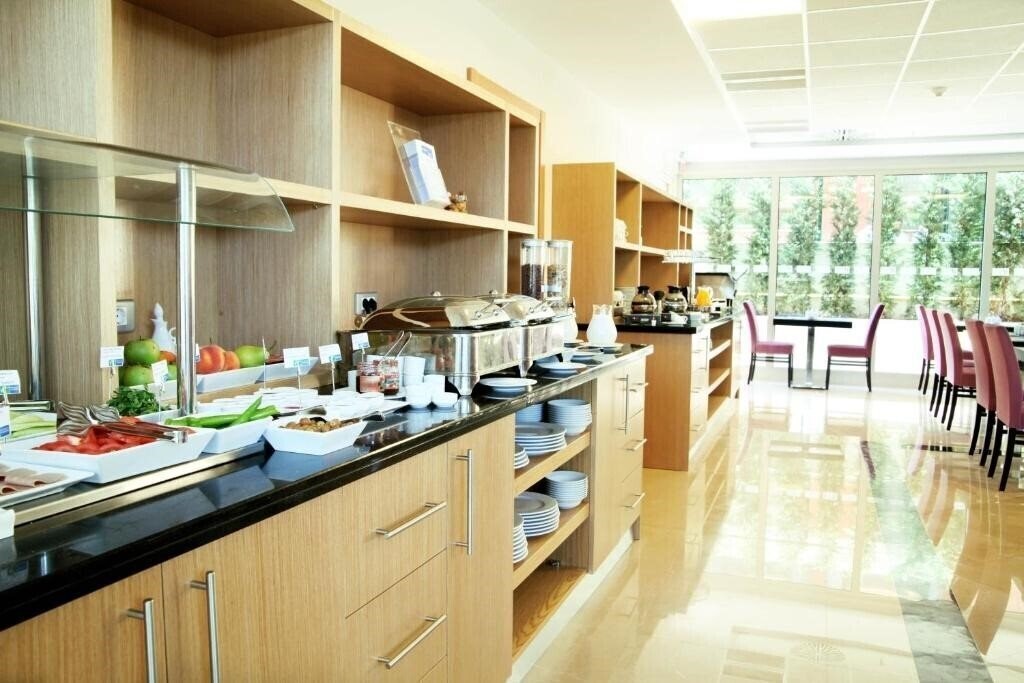 Фото Holiday Inn Express Altunizade 3*