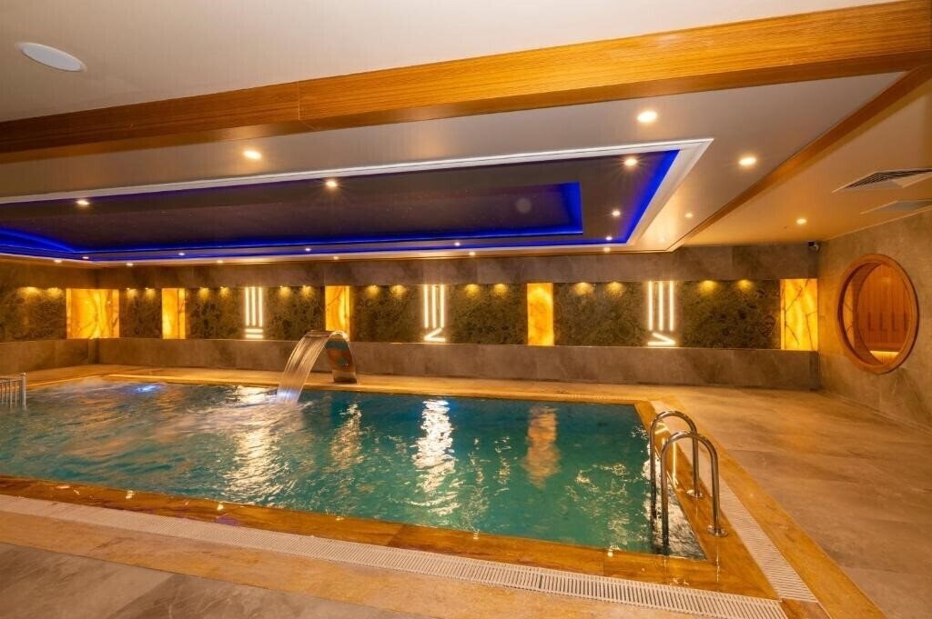 Ramada by Wyndham Istanbul Pera (ex. The Peak) 5* суреті