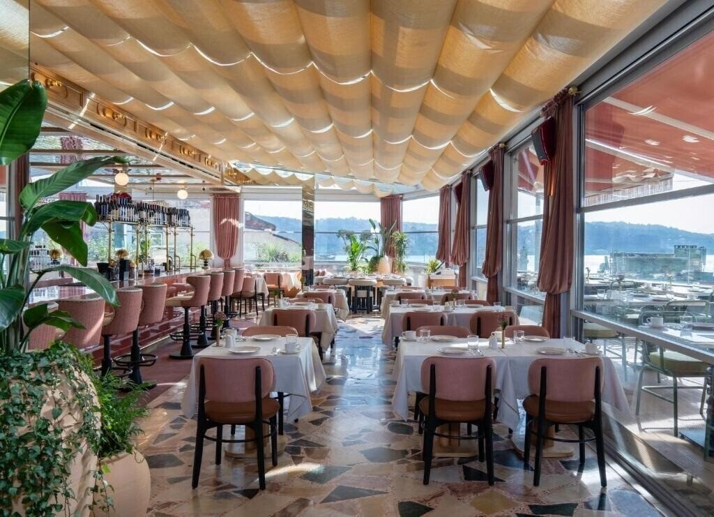 Crowne Plaza Istanbul - Ortakoy Bosphorus 5* фотосуреті