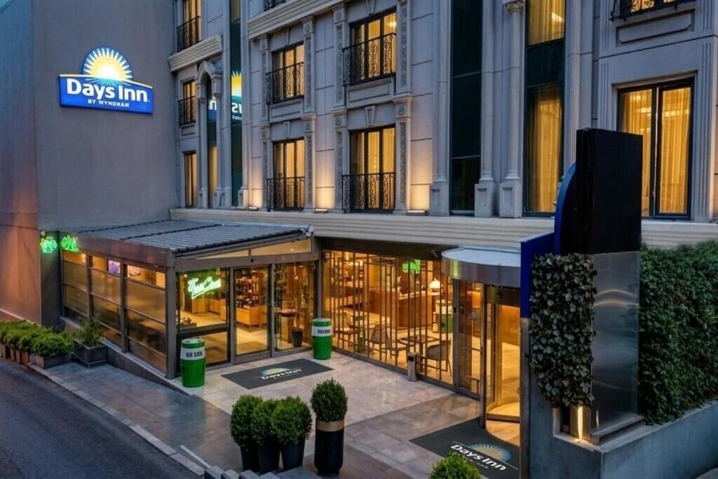 Отель Days Inn by Wyndham Istanbul Bomonti 4*