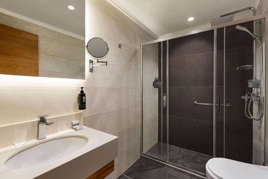 Фотография Days Inn by Wyndham Istanbul Bomonti 4*