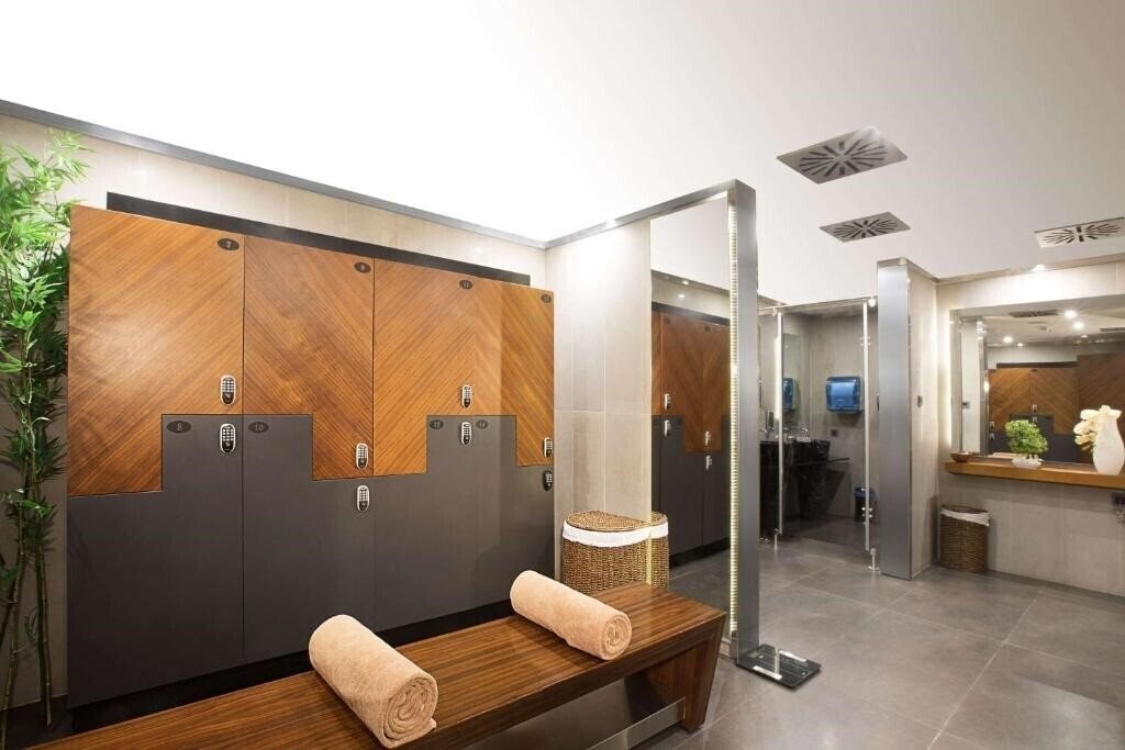 DoubleTree by Hilton Istanbul Gayrettepe (ex. DoubleTree by Hilton Istanbul Esentepe, Biz Cevahir Hotel Istanbul) 5* суреті