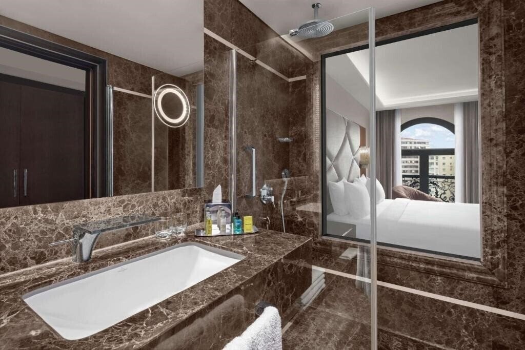 DoubleTree by Hilton Istanbul Gayrettepe (ex. DoubleTree by Hilton Istanbul Esentepe, Biz Cevahir Hotel Istanbul) 5* суреті