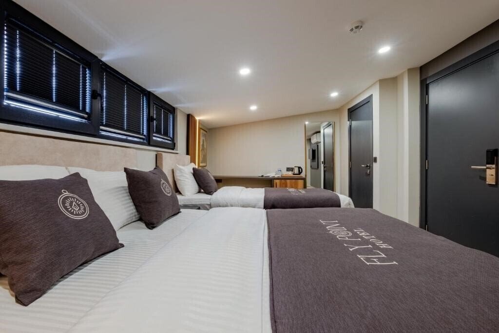 Отель Fly Point Hotel 3*