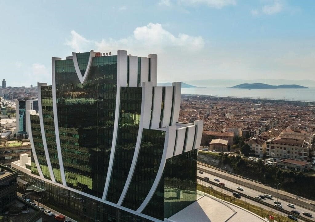 Отель Elite World Grand Istanbul Kucukyali 5*