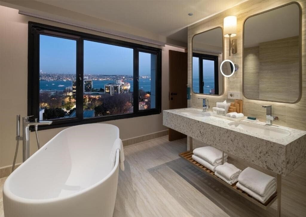 Фото Doubletree By Hilton Istanbul Macka 4*
