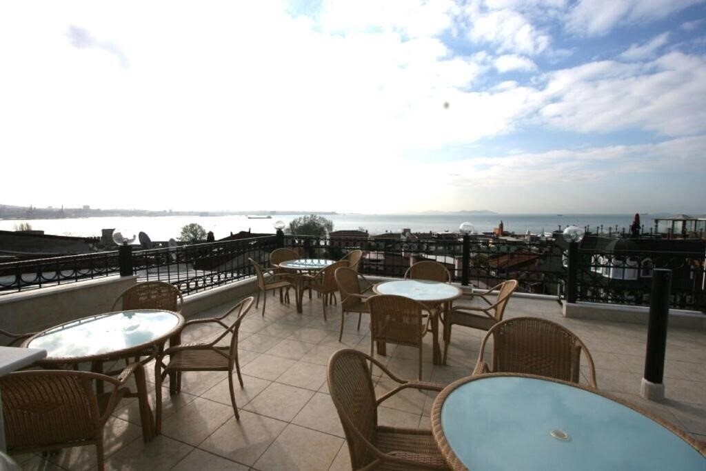 Отель Grand Peninsula Hotel 3*