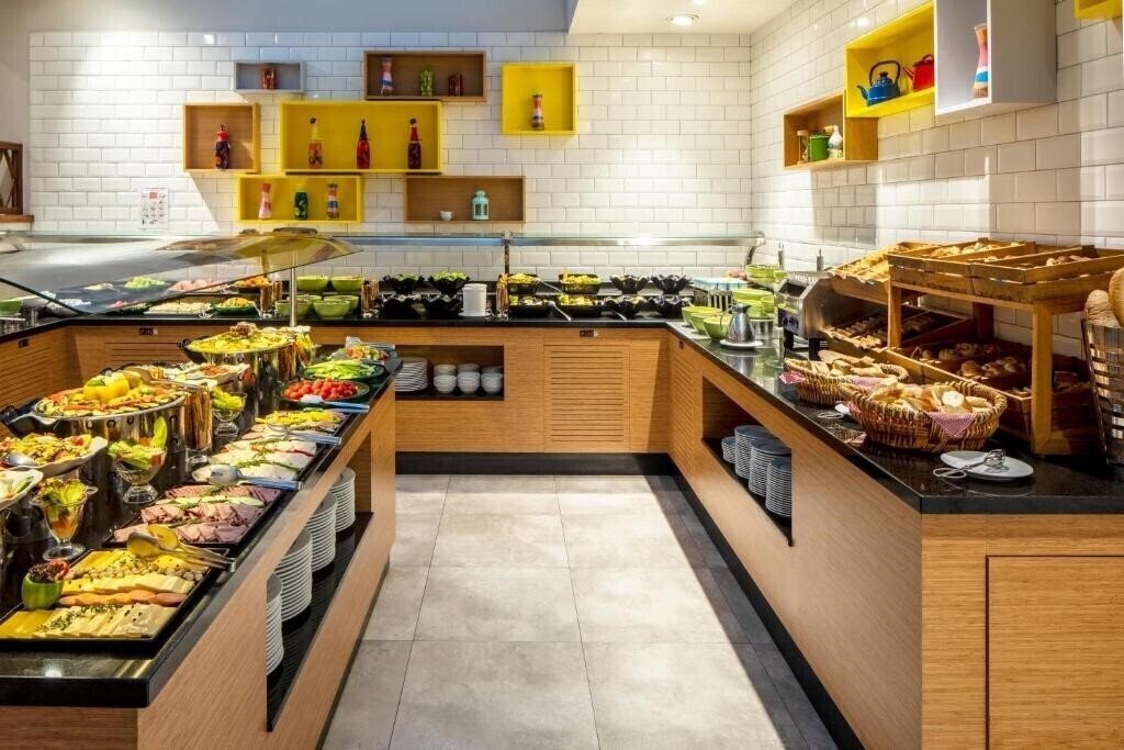 Фото Holiday Inn Sisli 5*