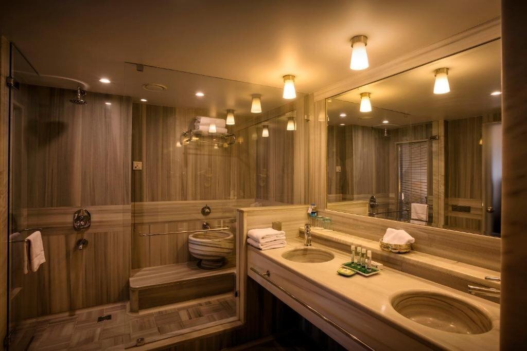 Фото Sumahan On The Water 5*